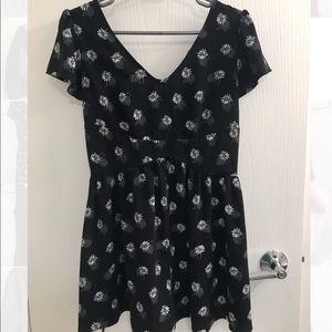 PacSun: Black Floral Romper